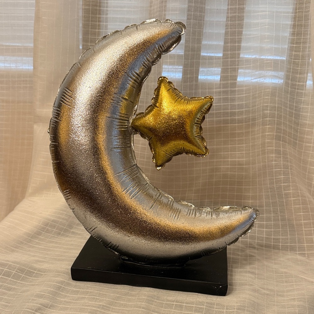 Moon & Star Sculpture, Metallic Balloons